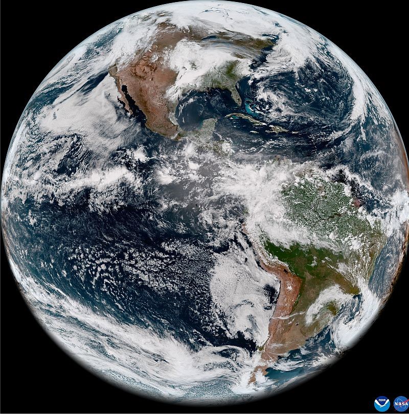 GOES-18: GeoColor-Bild der gesamten Erdscheibe vom 5. Mai 2022