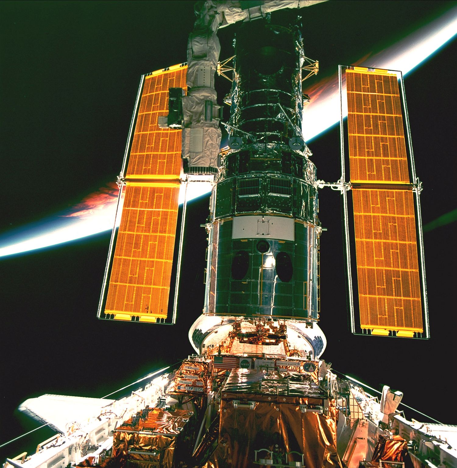 Hubble Space Telescope (HST) während der Reparaturmission STS-82